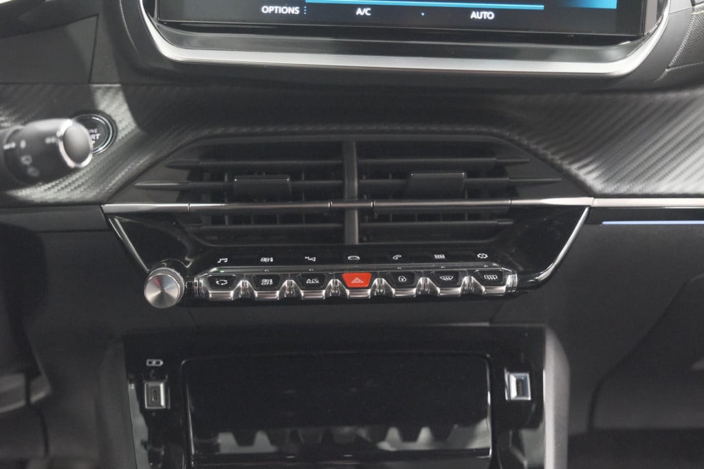 Peugeot 208 puretech 131 eat8 gt | camera | dodehoekdetectie | navigatie | 