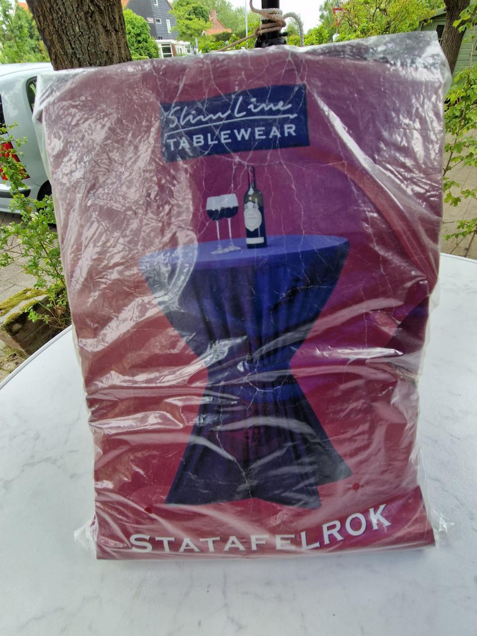 Statafel met Statafelrok (rood)