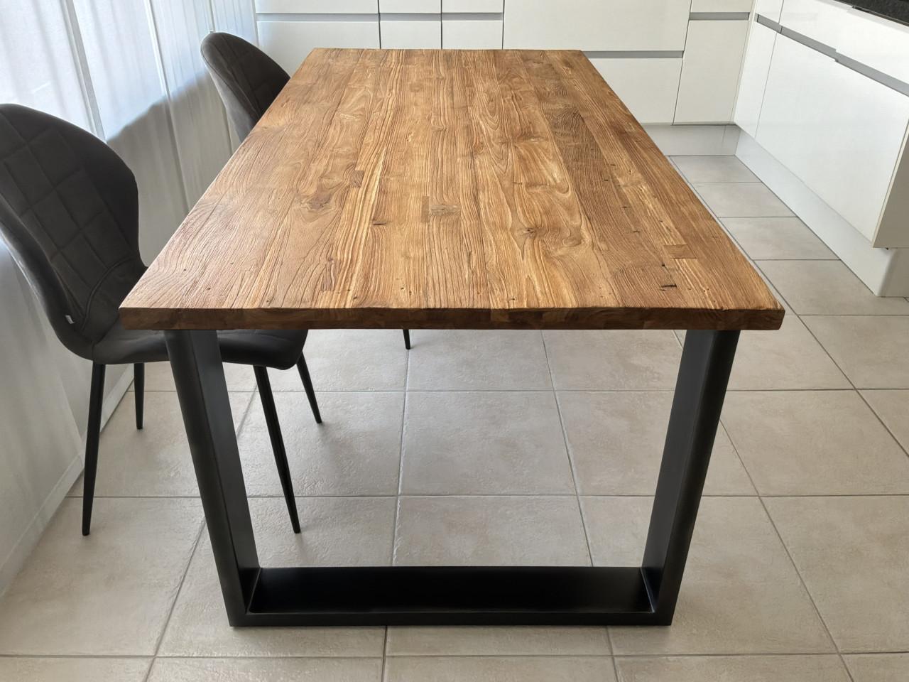 Eet tafel van teakhout