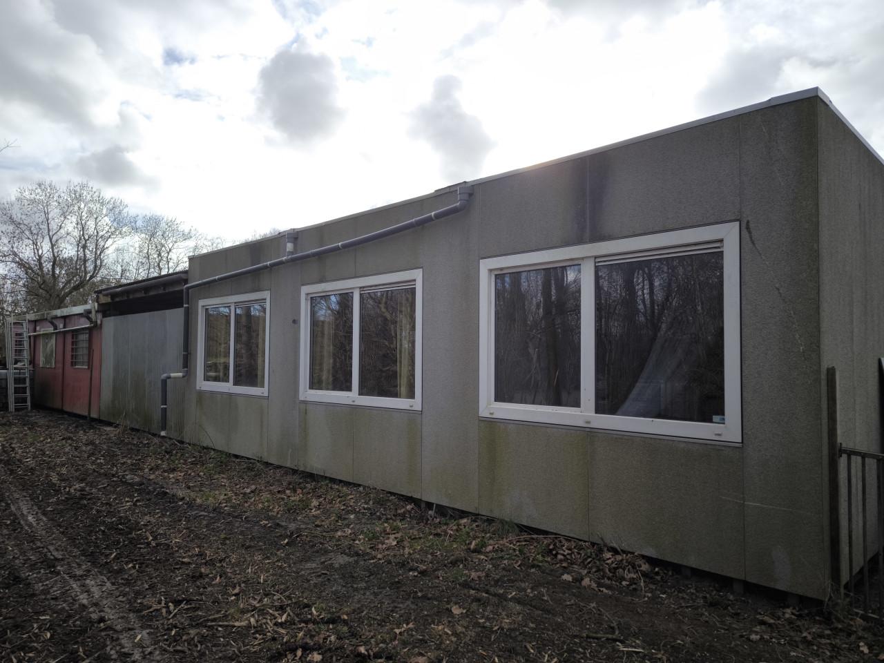 Ruime kantoor/ woonunits