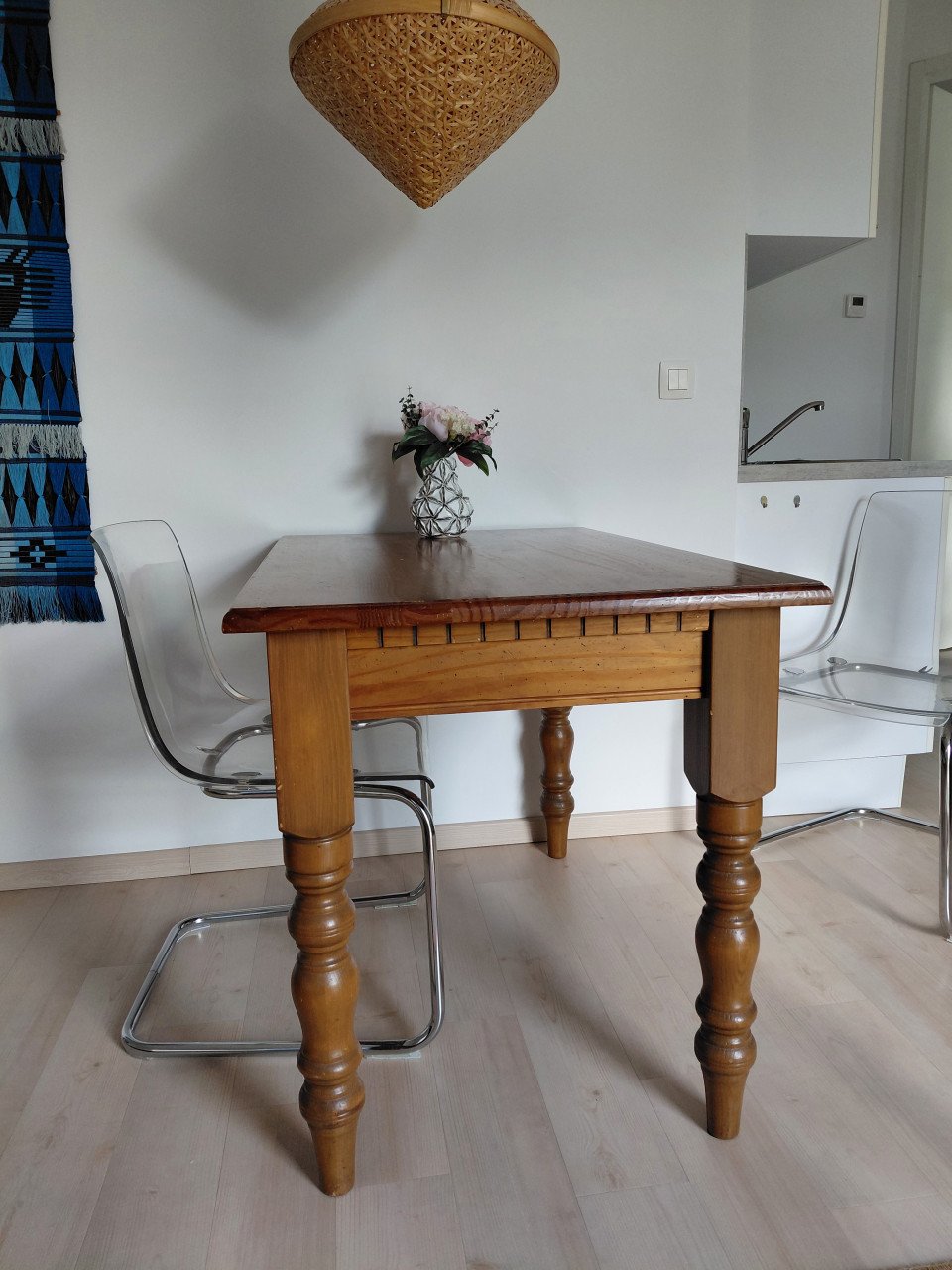Te koop oud cafétafeltje