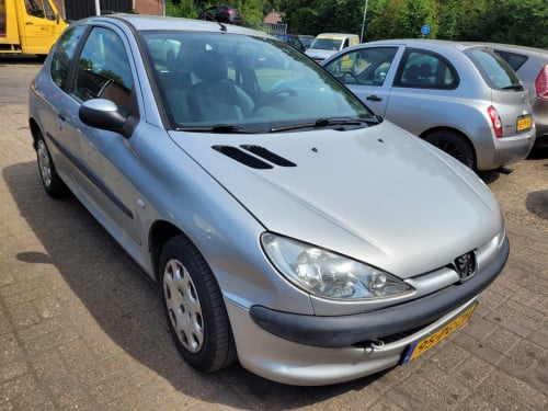 Peugeot 206 1.4 XR Gentry  Apk 20-7-2026