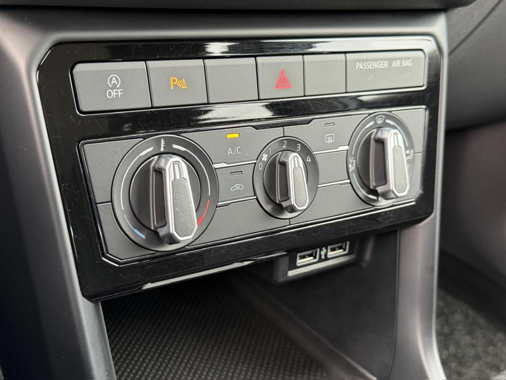 Volkswagen T-cross 1.0 tsi life | trekhaak | navi | adap. cruise | dode hoe