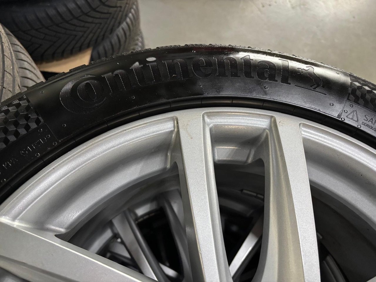 235/55/R18 H winterbanden met 18 inch velgen