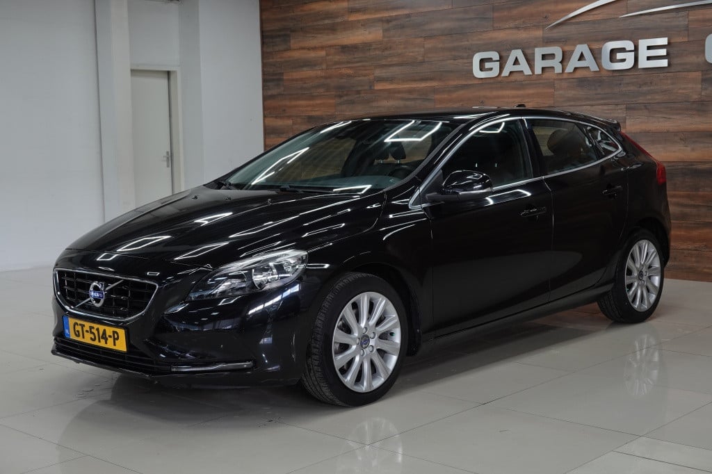 Volvo V40 2.0 t3 momentum | cruise | pdc | leder |
