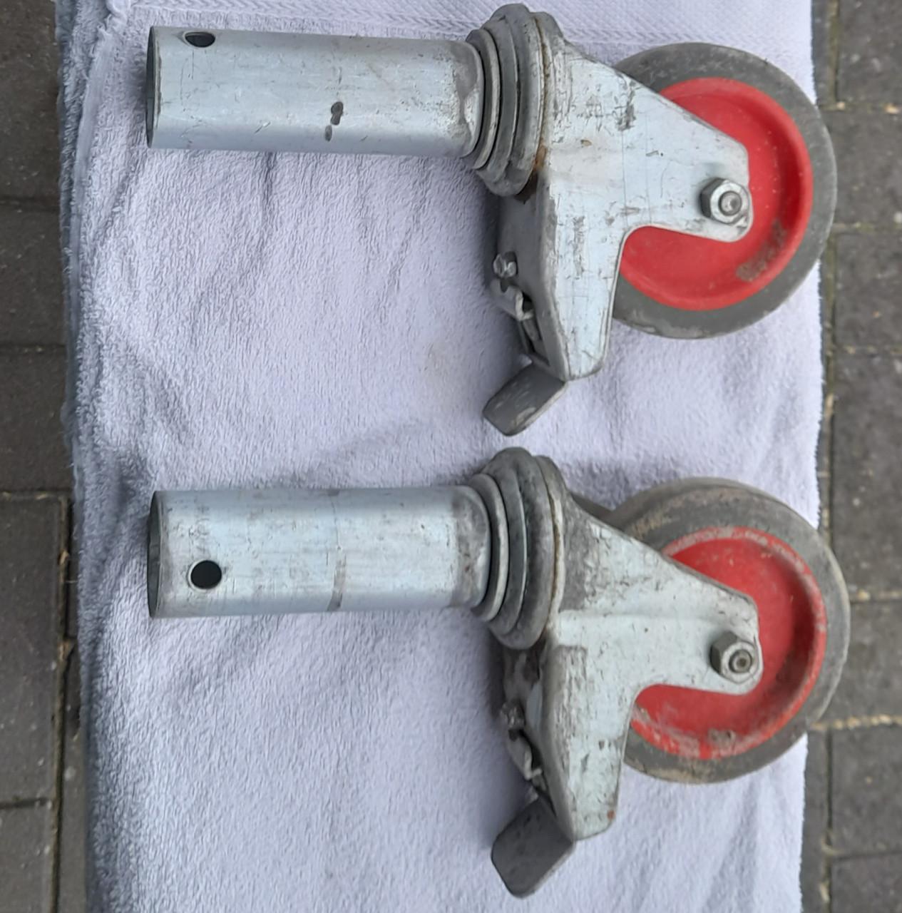 Wielen voor een bouwhek.