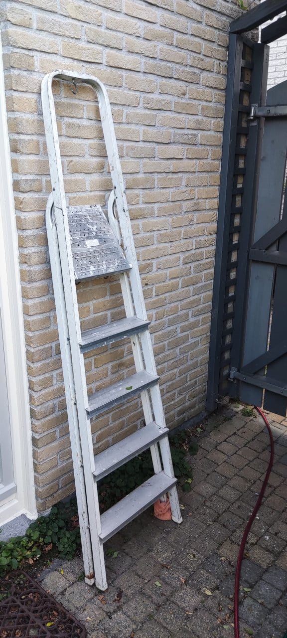 Stevige Tomado huishoudtrao 4 treds + sta-tablea, metaal + aluminium treden
