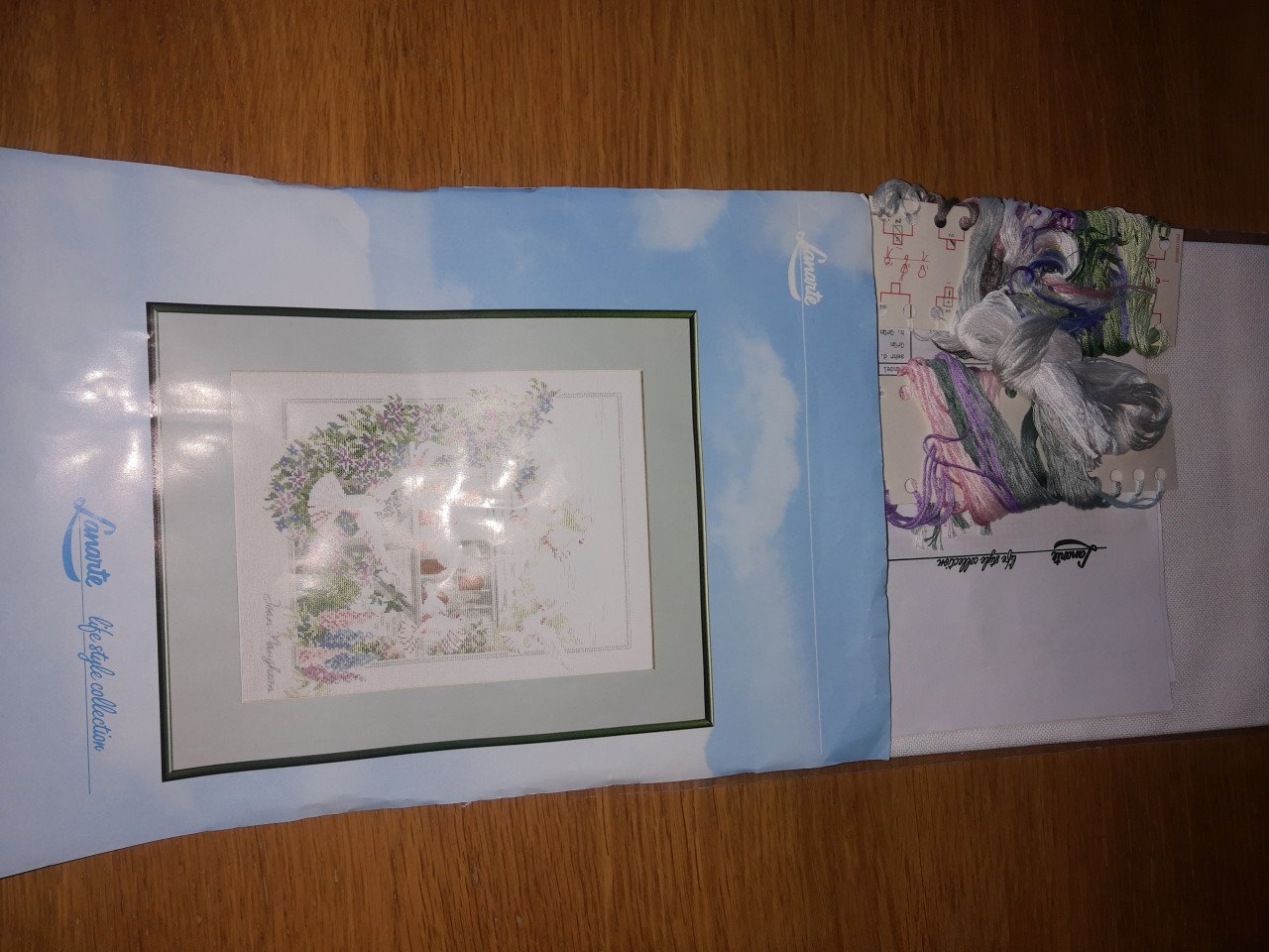 Borduurpakket" Duiventil " compleet met garen  10 euro