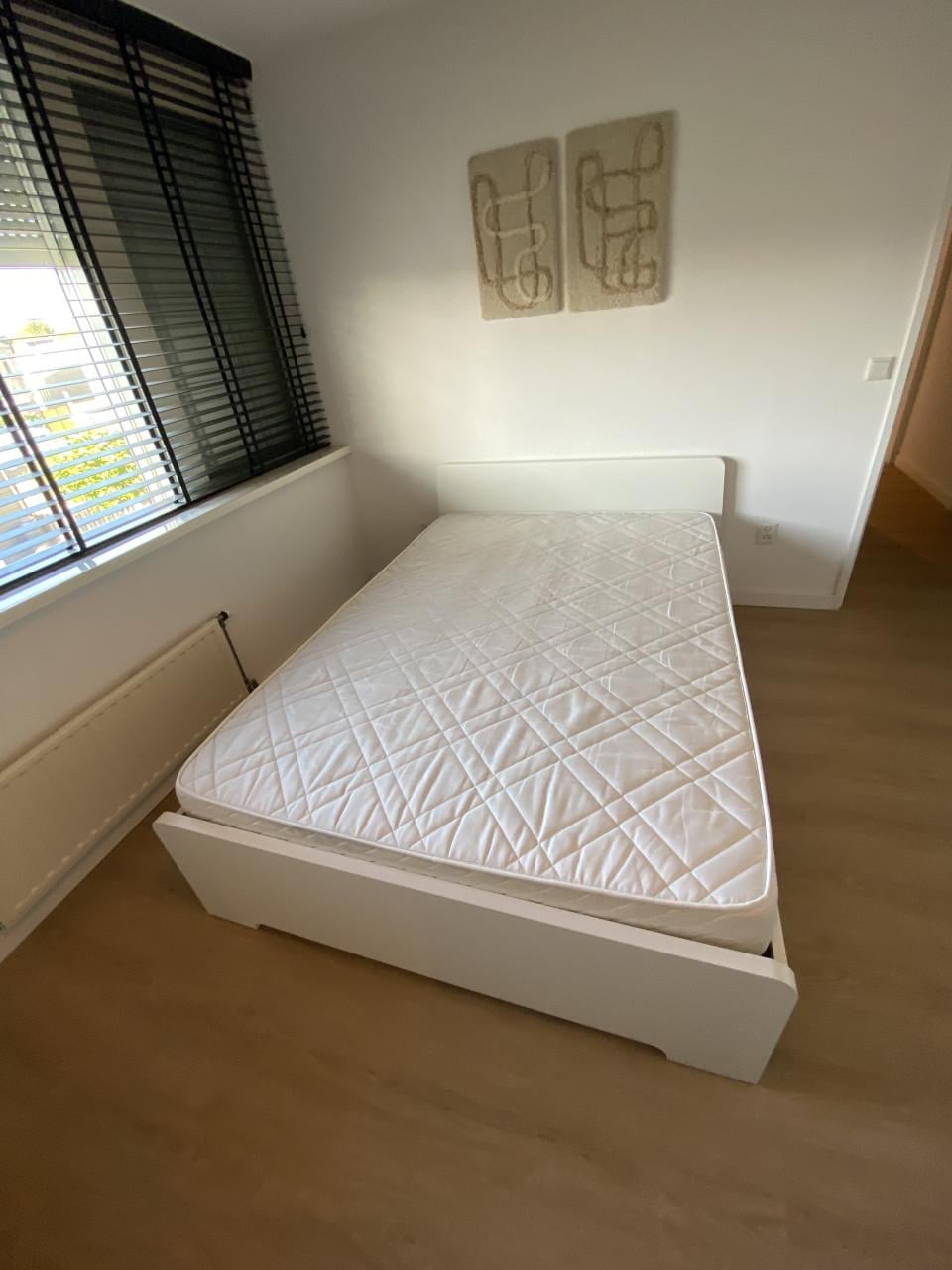 Bed 140x200 cm wit met verstelbare bodems