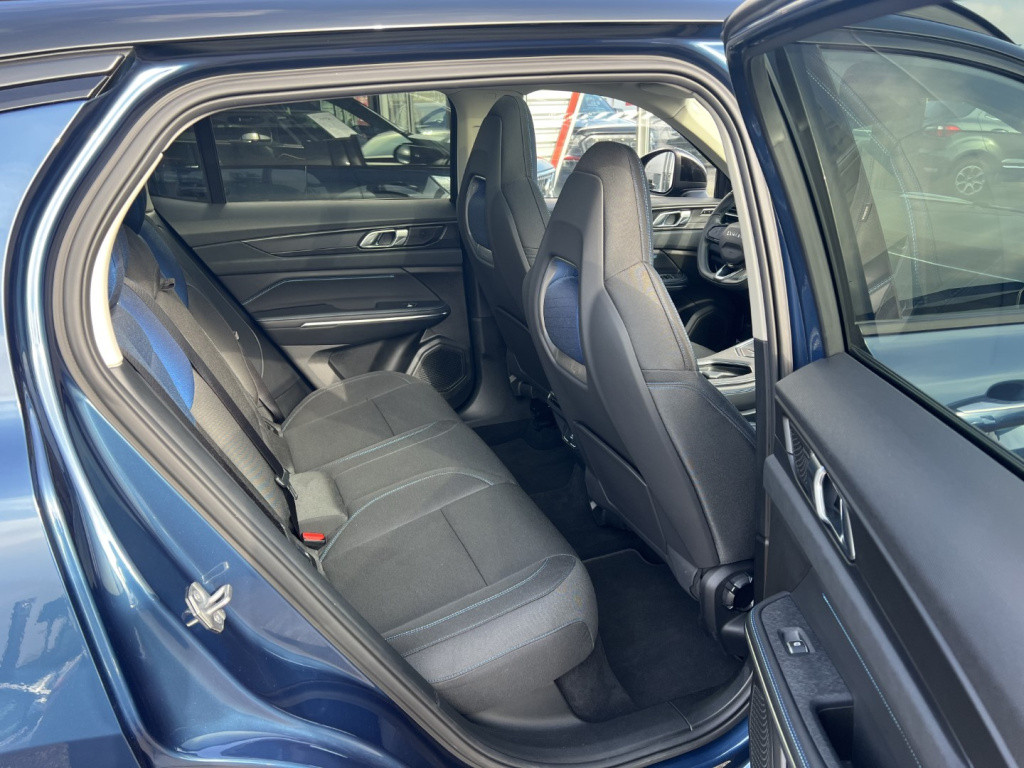 Lynk & Co 01 1.5 261pk plug in hybrid , zwarte velgen , panodak , 360 camer