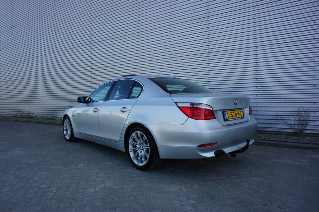BMW 5 Serie 523i automaat - airco / navi / cruise / leder / pano / stoelver