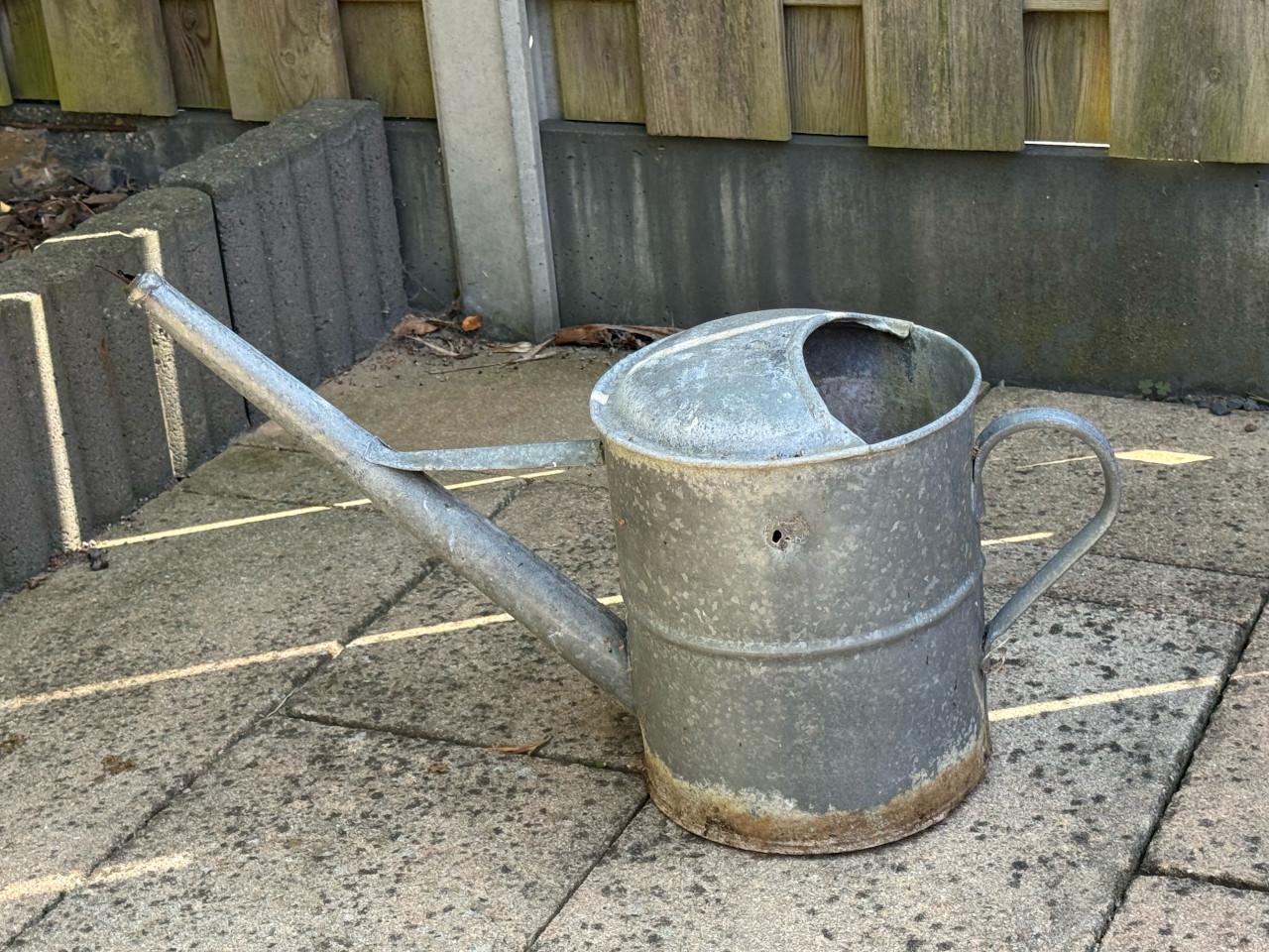 Set van 1 zinken melkbus en 1 zinken gieter