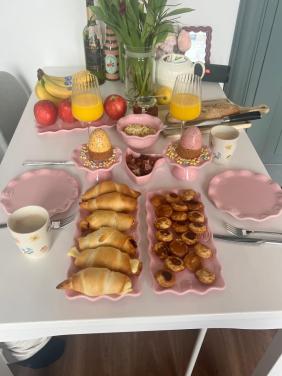 Prachtig roze Rudolph’s Bakery servies – 26-delig – 24Kitchen