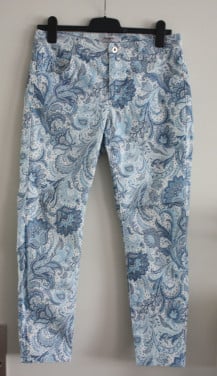 Broek met wit en blauwe print  maat 38