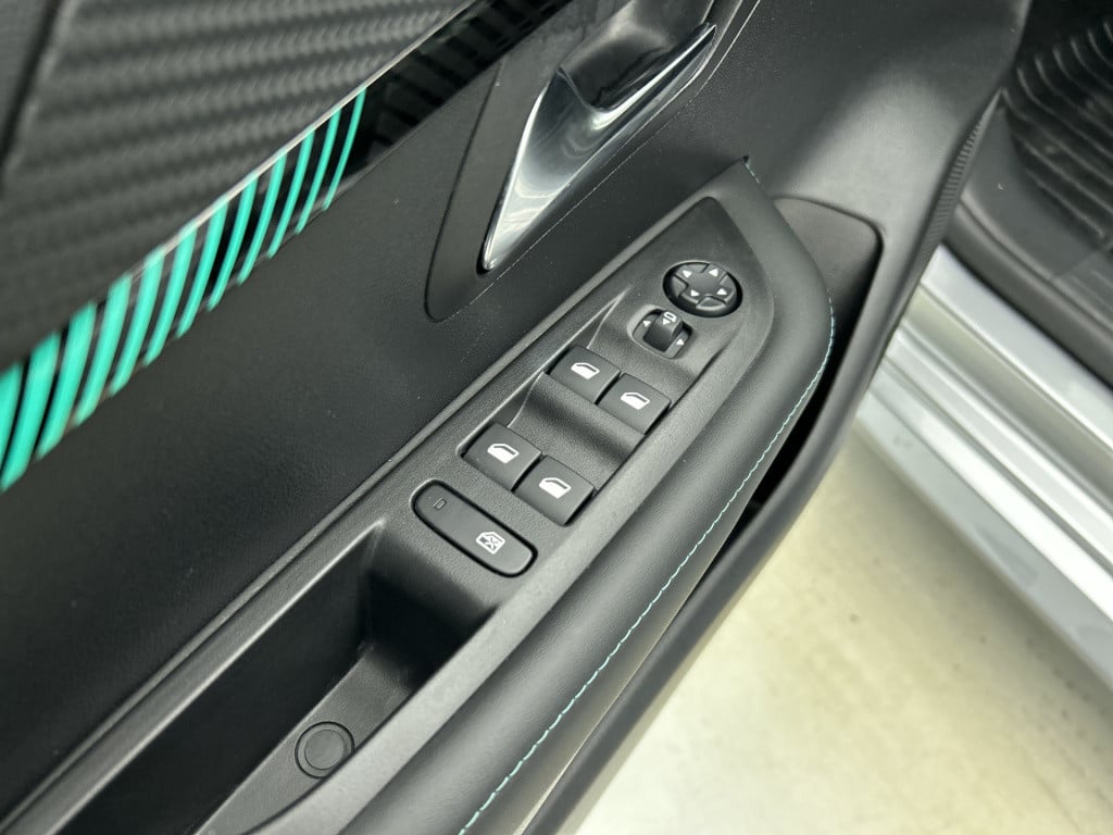 Peugeot 208 100 pk allure | rijklaar | navi | camera | icockpit |