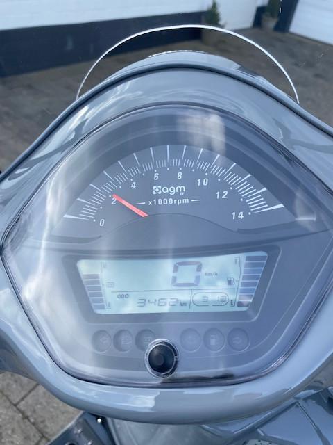 Scooter AGM VX-50I (Zo goed als nieuw)