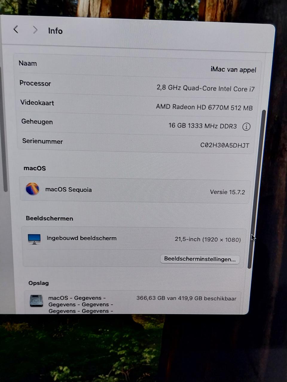 Te koop i.gst.z Imac van 2011 met 21,5 inch scherm met toetsen bord en muis