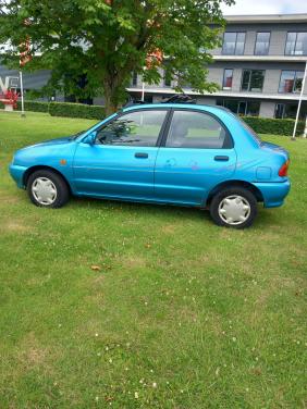 Mazda 121 db Cabrio top Bolhoedje 2 jaar apk