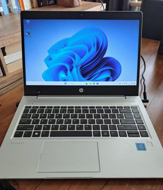 2 laptops: HP 440 g7 en Toshiba Dynabook