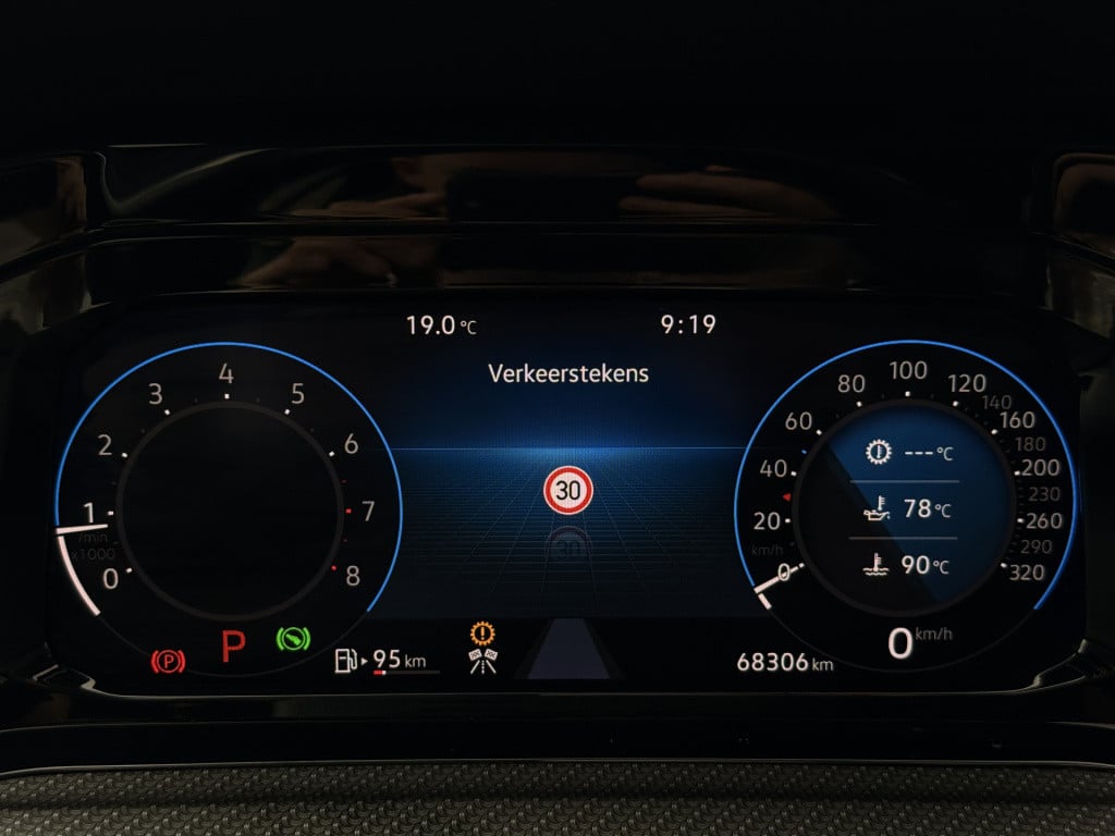 Volkswagen Golf 2.0 tsi r 4motion performance nurburgring edition | akrapov