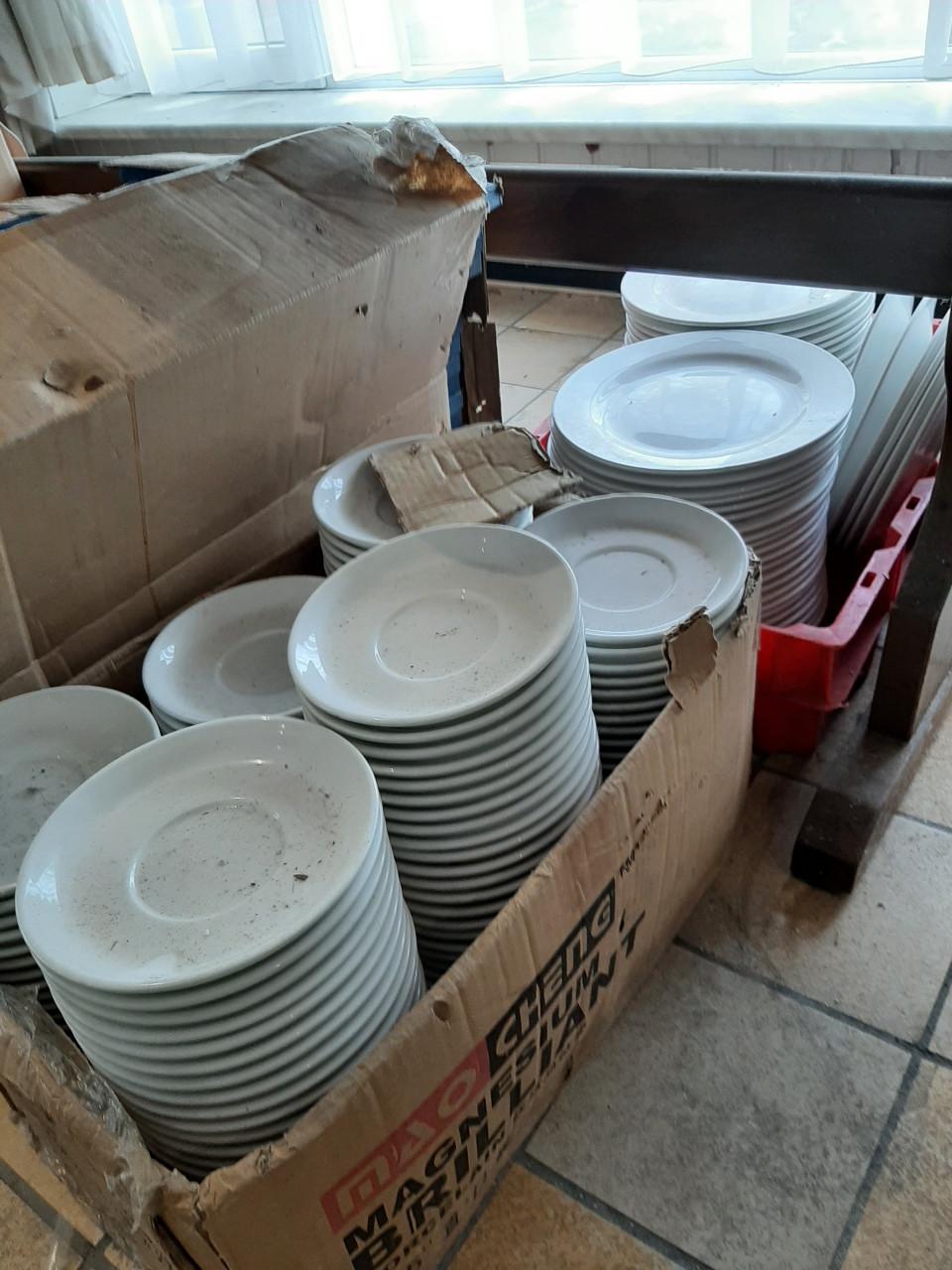 Soepkommen, dessert schaaltjes,  en schoteltjes