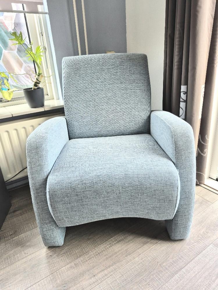 🪑 Te koop: stijlvolle fauteuil in ijsblauw 🪑