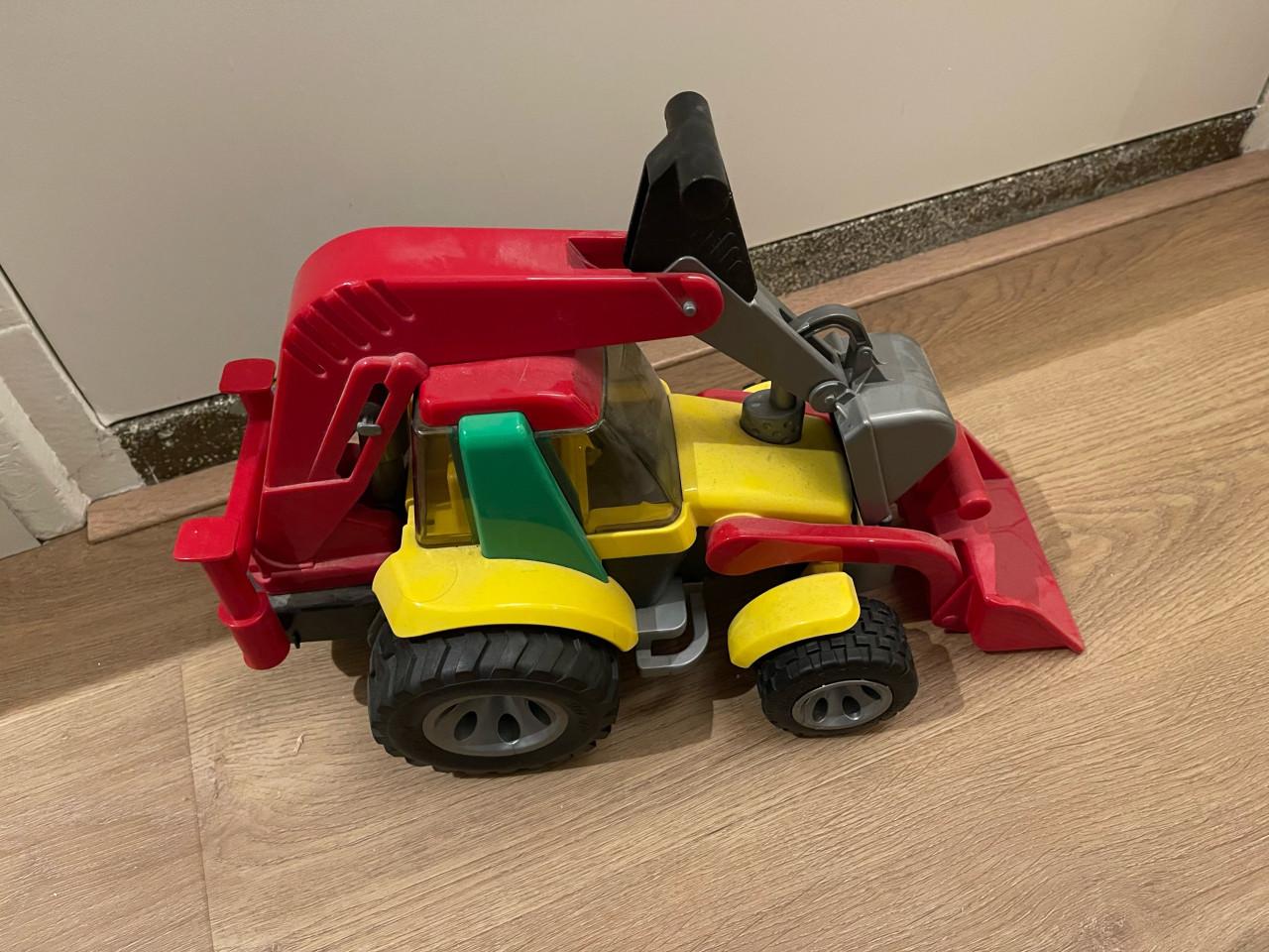 Bruder tractor met voorlader en graafarm