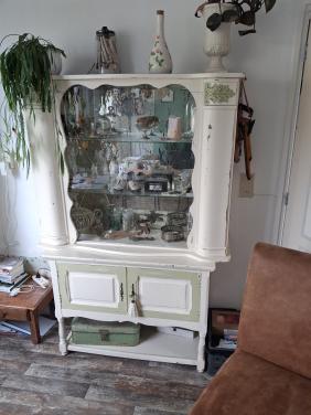 Brocante vitrinekast.