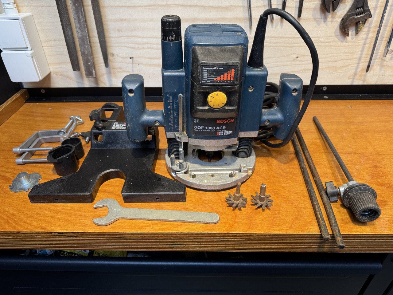 Bosch GOF1300 ACE bovenfrees