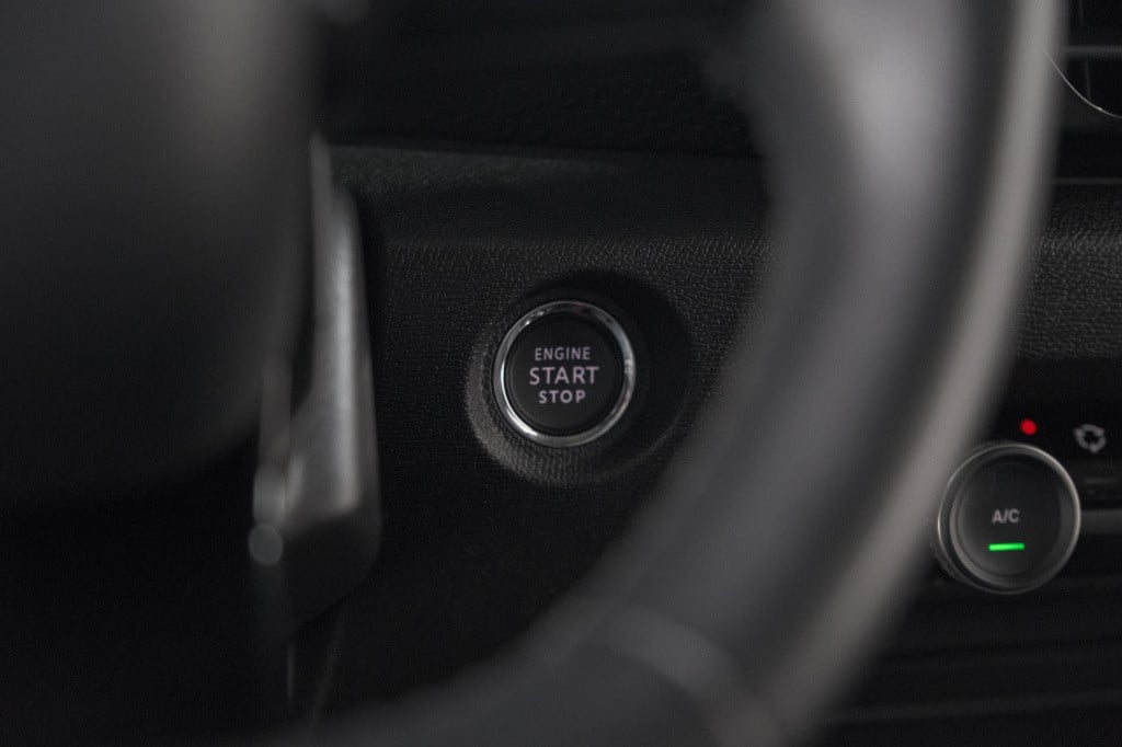 Citroen C4 puretech 131 eat6 shine | camera | head-up display | navigatie |