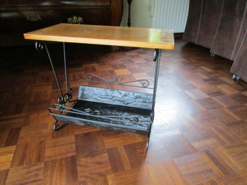 VINTAGE BIJZETTAFELTJE