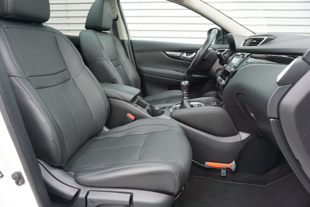 Nissan Qashqai 1.2 tekna + climate / navi / cruise / elektr. ramen / pano. 