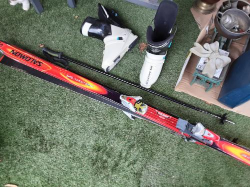 Skies en skischoenen en stokken   schoenmaat 45