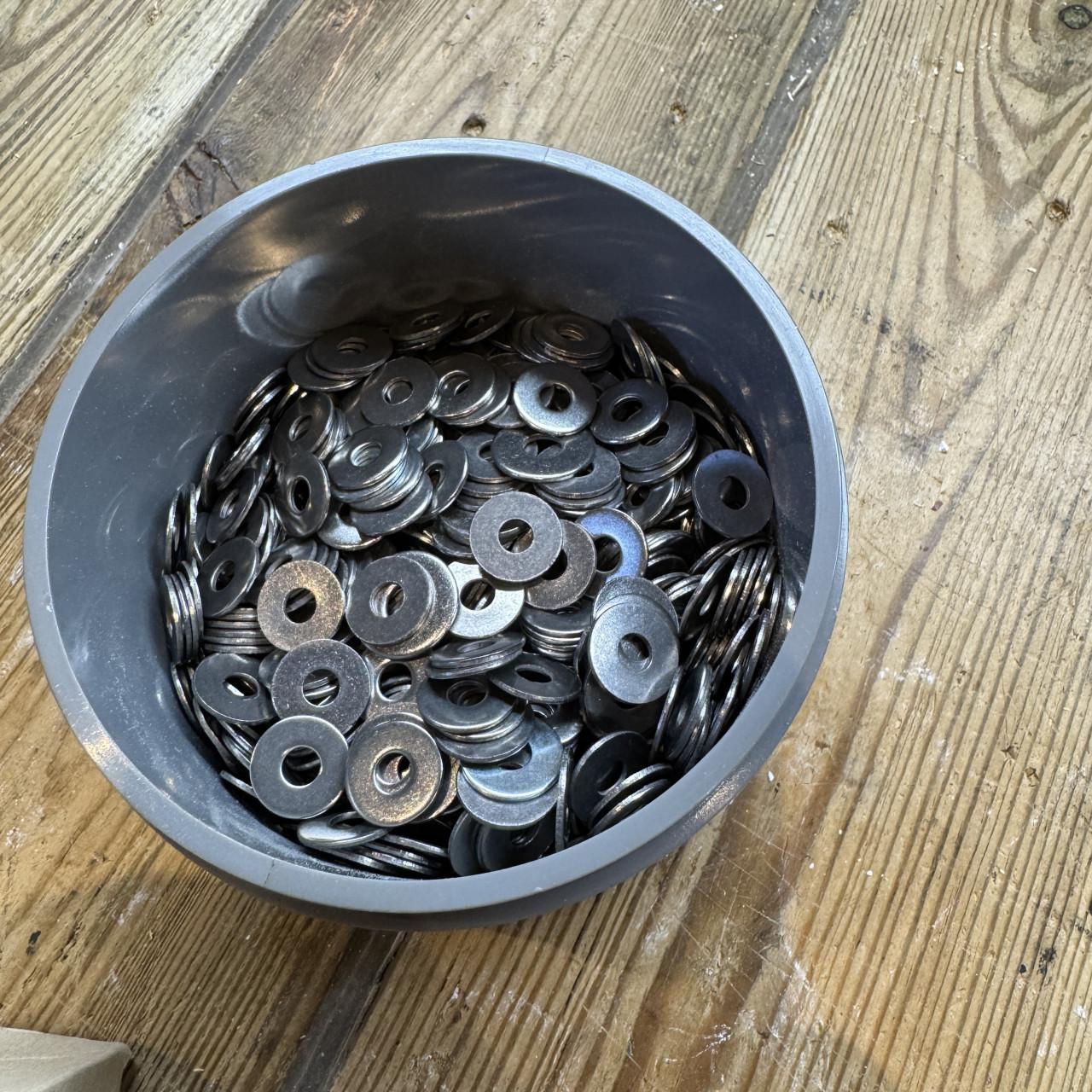 Nieuw in dozen bouten en moeren en ringen