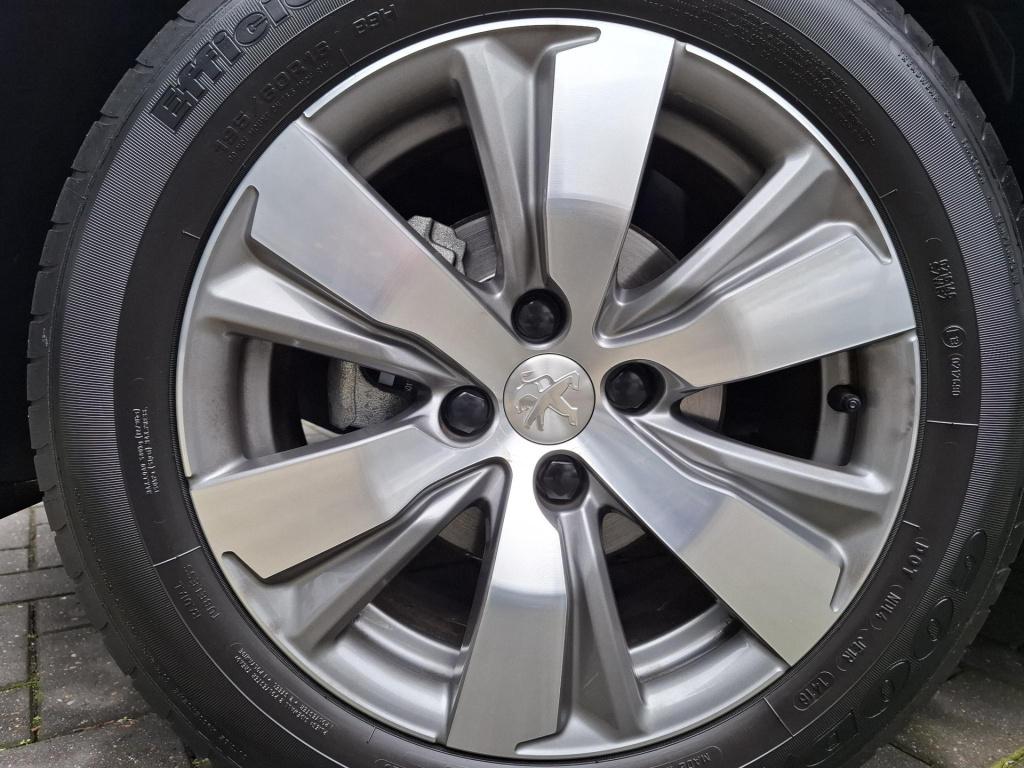 Peugeot 2008 suv 1.2 active pack premium pano/nav/lmv