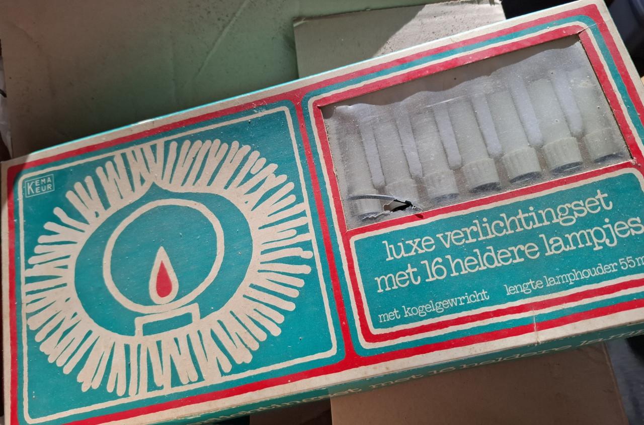 Kerstboom op te tuigen? Verlichting, kerstballen: klein prijsje