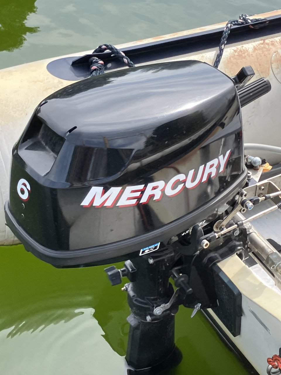TE KOOP: Rubber/Console Boot met 6 PK Mercury