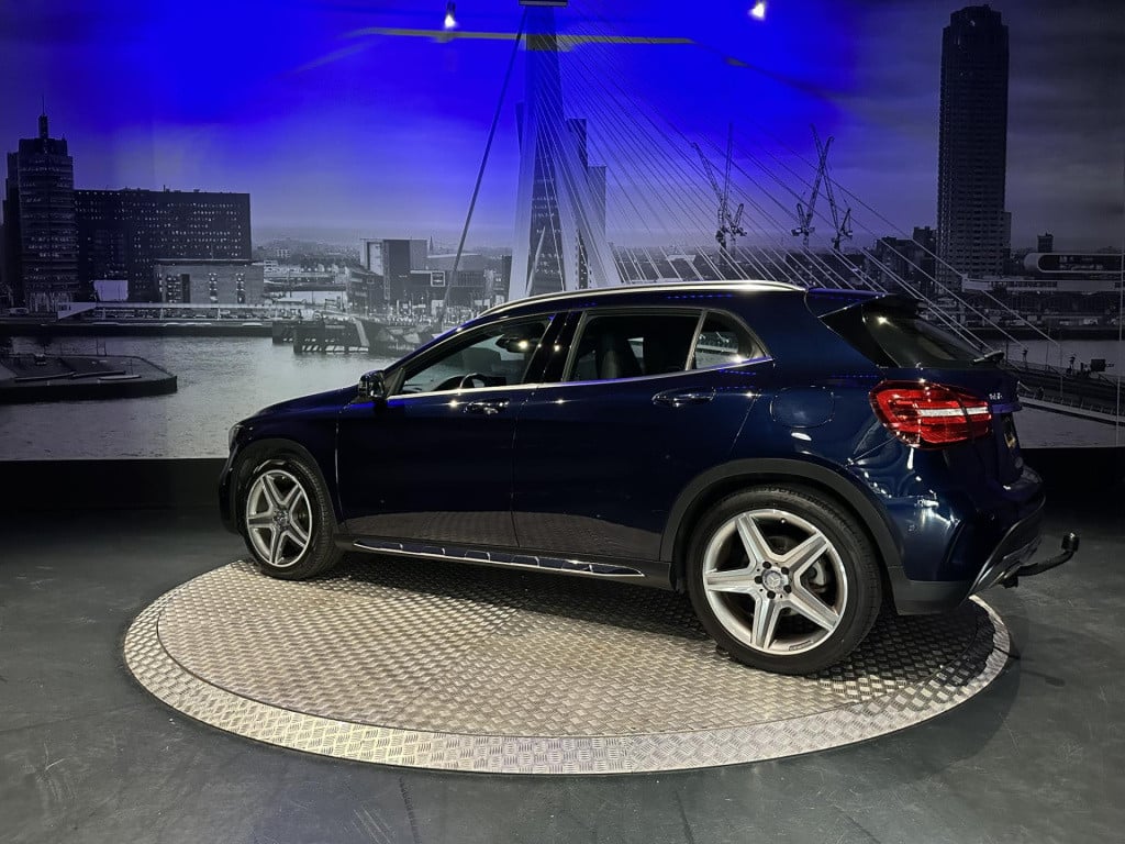 Mercedes-Benz Gla-klasse 180 business solution amg *camera*trekhaak*