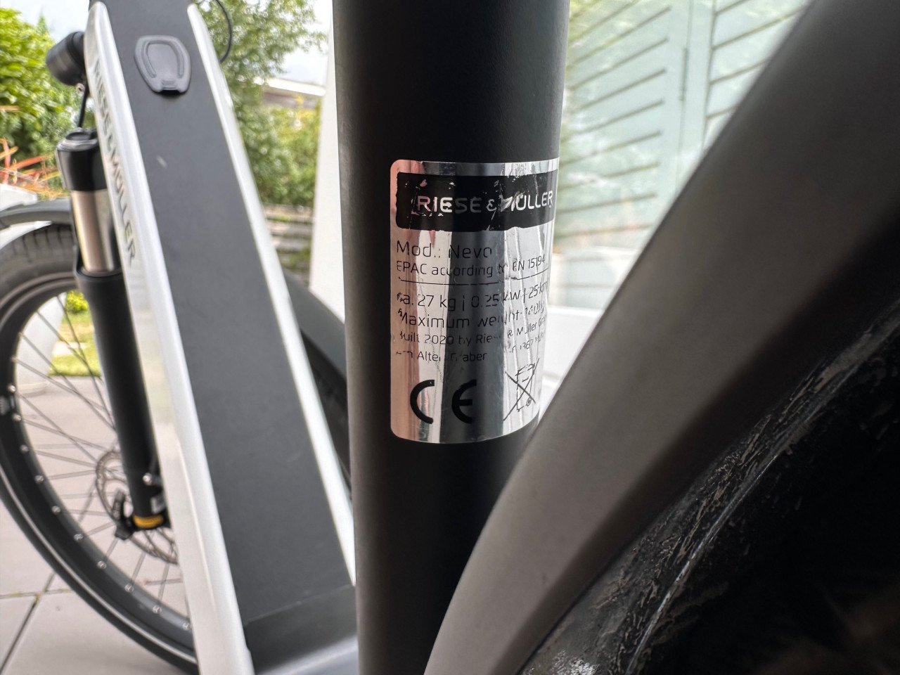 Prachtige witte Riese & Muller ebike