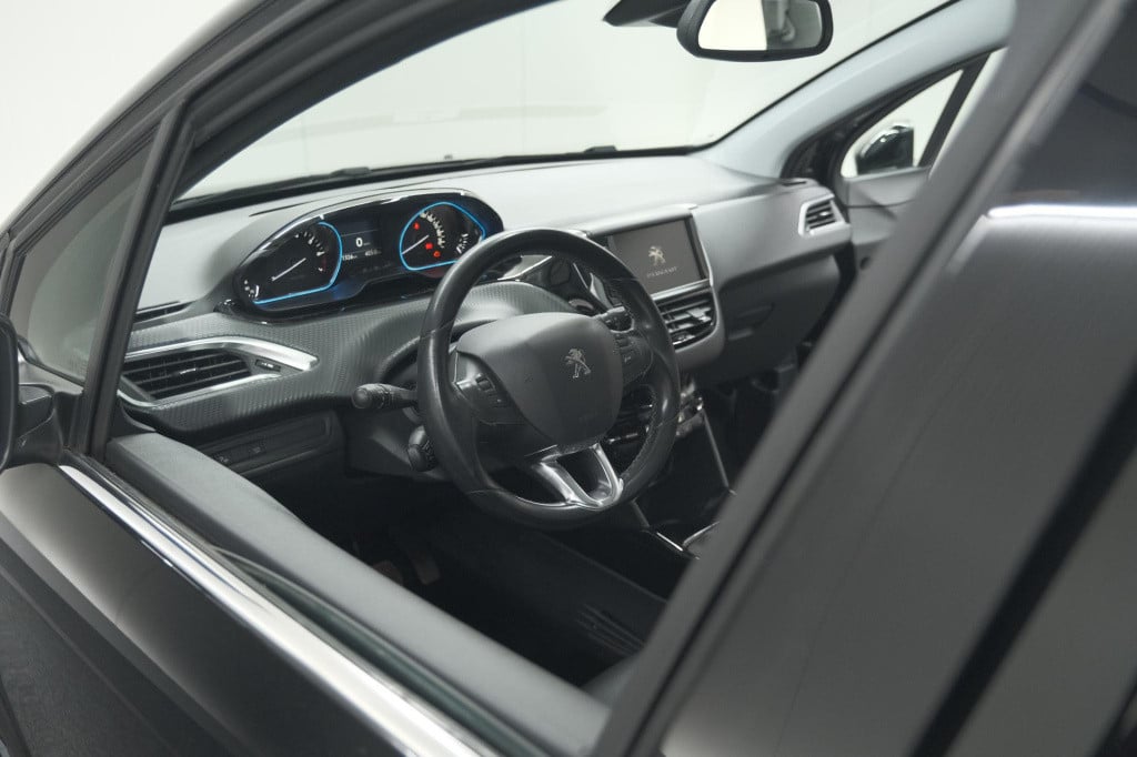 Peugeot 2008 puretech 130 gt-line | trekhaak | camera | apple carplay | par