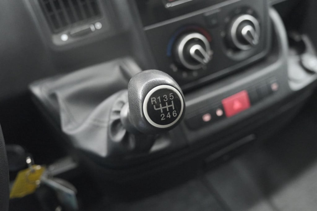 Peugeot Boxer 330 2.2 bluehdi 120 l1h1 premium | trekhaak | camera | betimm