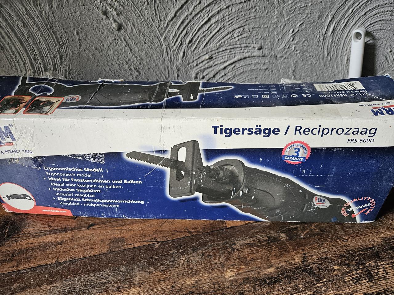 Ferm Reciprozaag FRS-600D met nieuwe zaagbladen