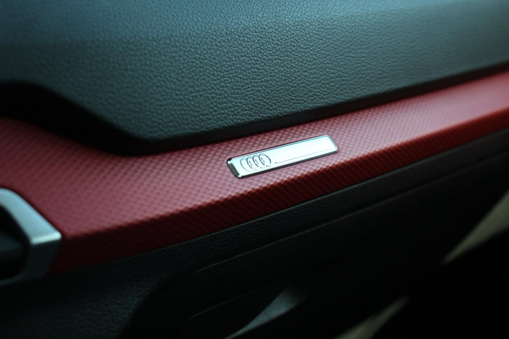 Audi Q2 1.4 tfsi sportline - automaat - acc - led - matrix - apple carplay 