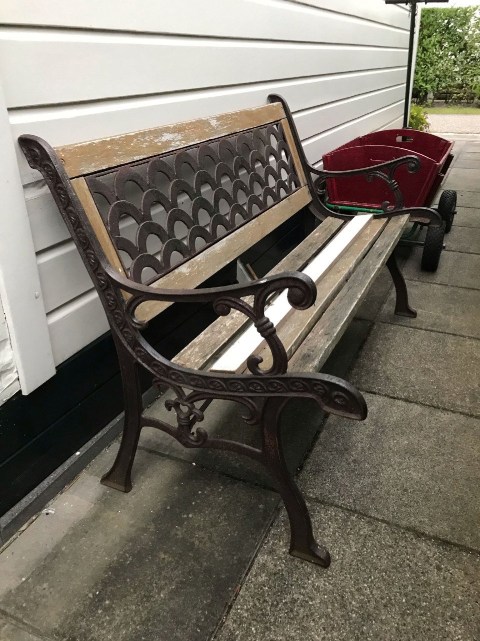 Nostalgisch tuinbankje