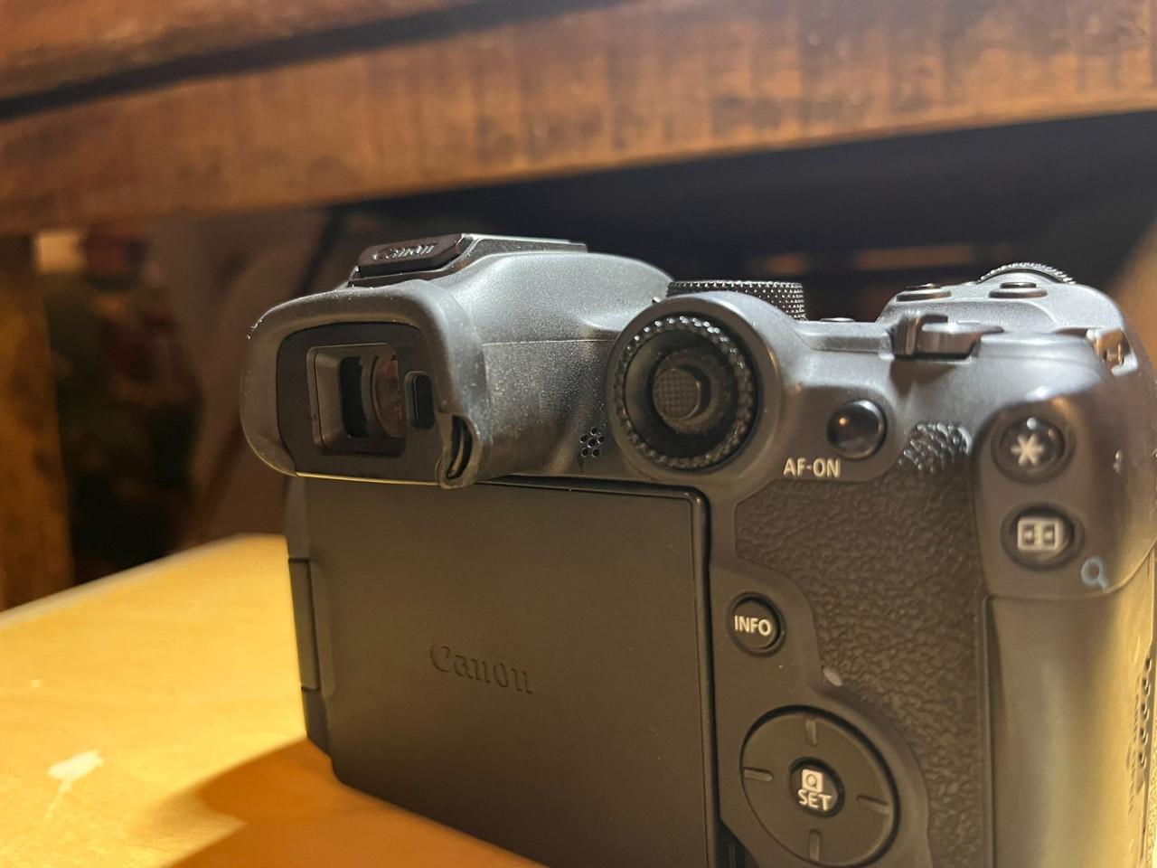 Canon R7 - Hoge kwaliteit systeemcamera, zo goed als nieuw