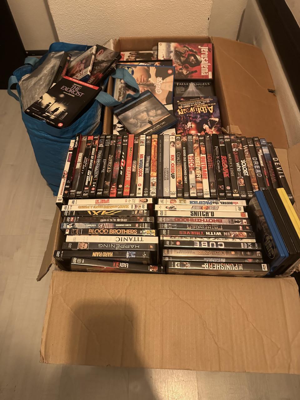 +- 250 dvds