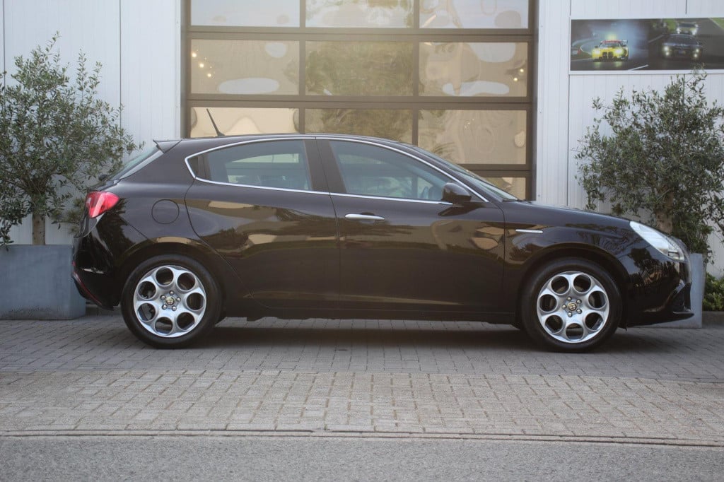 Alfa Romeo Giulietta 1.4 t distinctive - airco - cruise control -dealer oh!