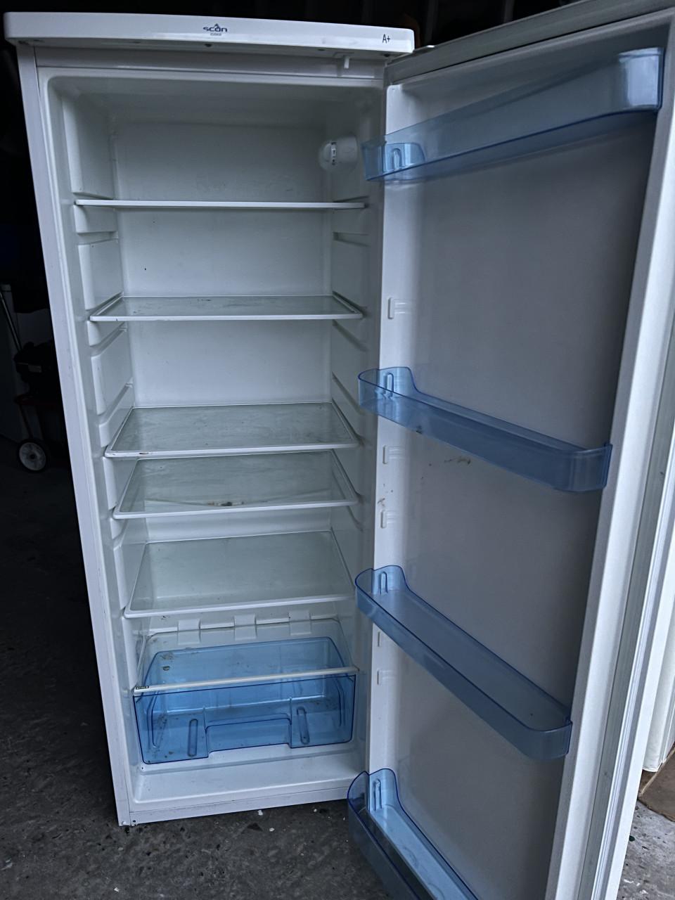 A+. Klasse Koelkast 144x55x57 cm. HBD. 239 liter
