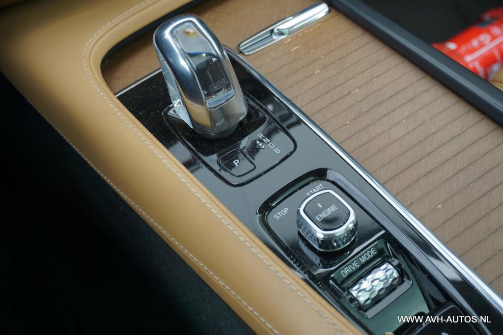Volvo XC90 2.0 t8 twin engine awd momentum