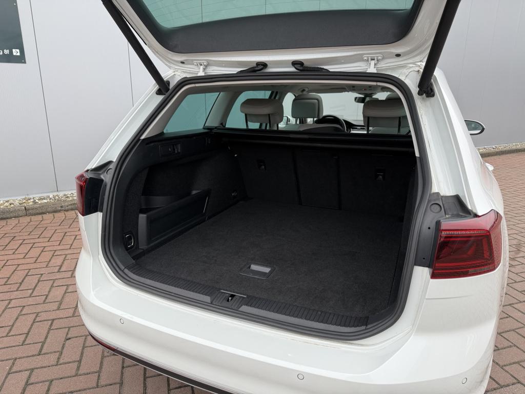Volkswagen Passat variant 1.4 tsi phev gte 218pk | pano dak | head up | tre
